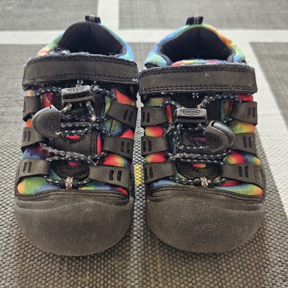 Keen hiking boots, size 8